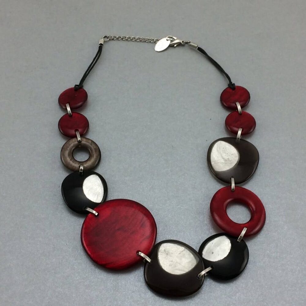 Caracol Lightweight Red Black Silver Plastic Rounds Circles Geometric Necklace